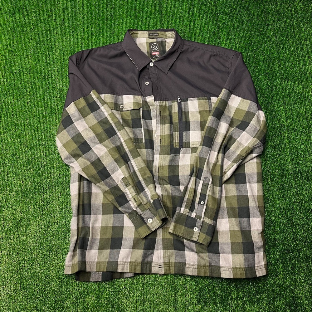Wrangler Men's Green and Black Plaid Shirt